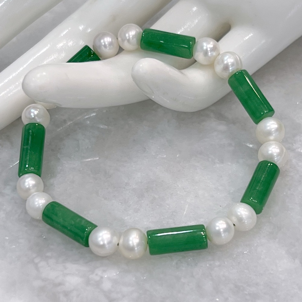 Burmese Green Jade Freshwater Pearl Stretch Bracelet